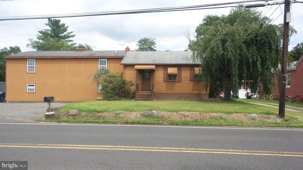 262 Bakers Basin Rd, Lawrence Township, NJ 08648