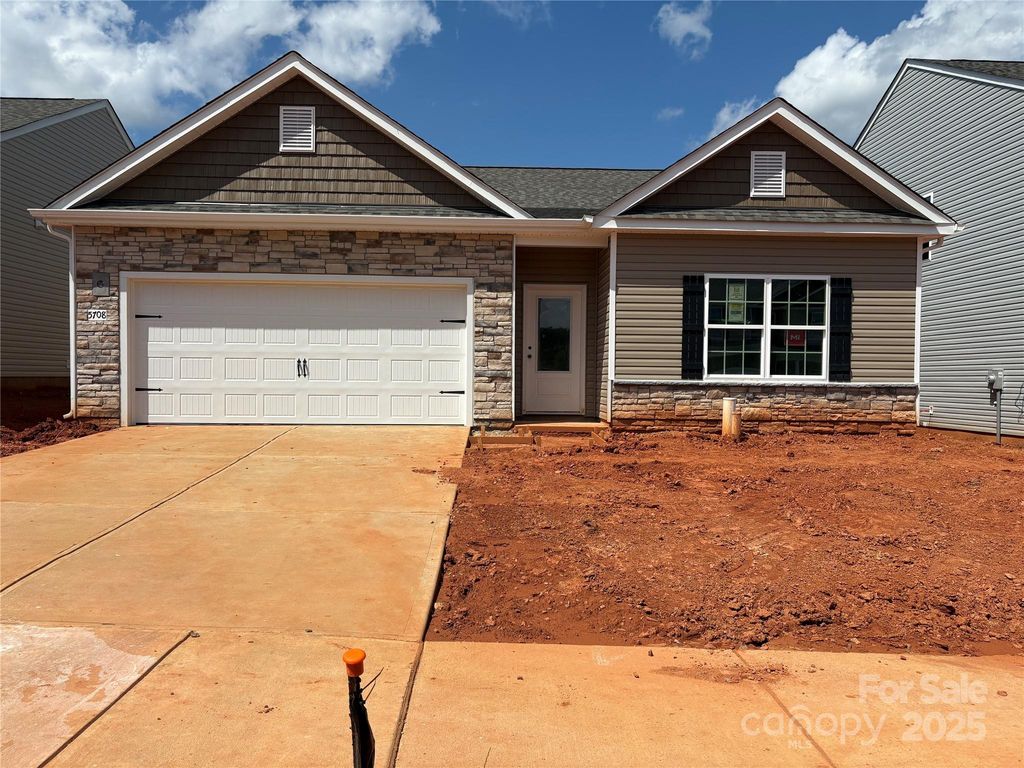 5708 Skinny Dr, Charlotte, NC 28215