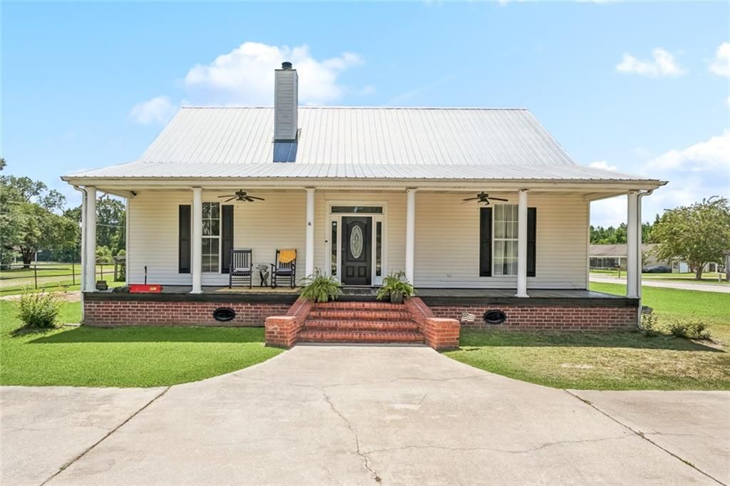 1512 Sunset Dr, Bogalusa, LA 70427