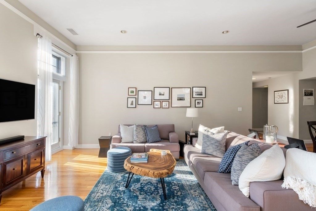 342 Bunker Hill St #2A, Charlestown, MA 02129