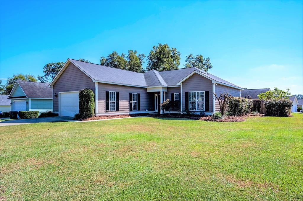 170 Hedgerow Dr, Leesburg, GA - 3 Bed, 2 Bath Single-Family Home - 57