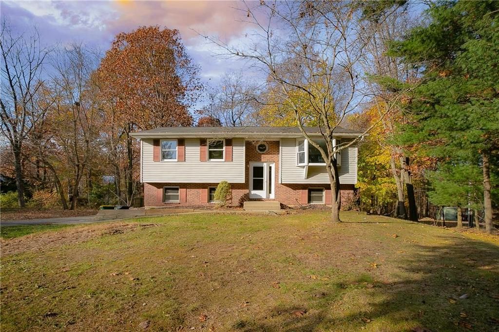 6931 Sweetwood Dr, Macungie, PA 18062