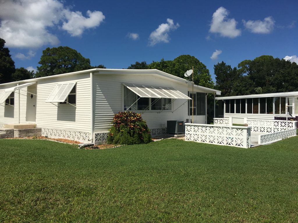 3052 Saralake Blvd, Sarasota, FL 34239