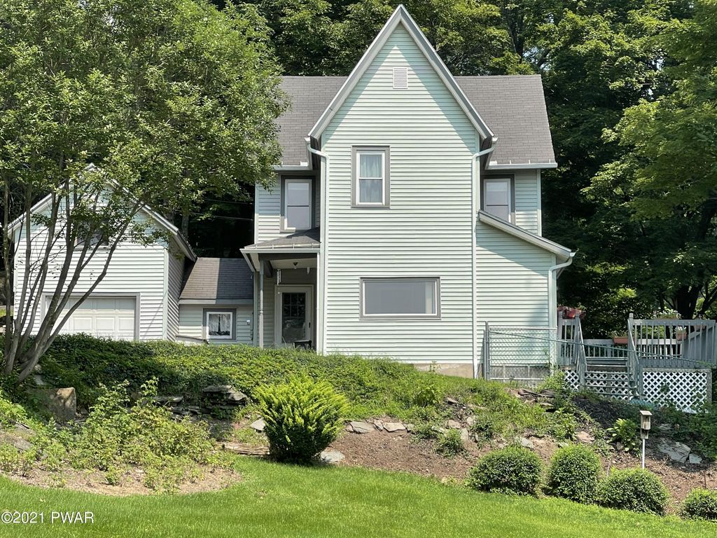 1409 Hillside Ave, Honesdale, PA 18431