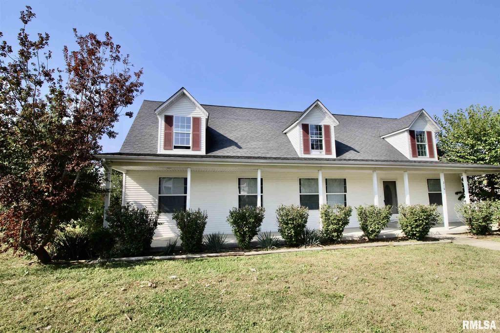 216 N Columbus St, North Pekin, IL 61554