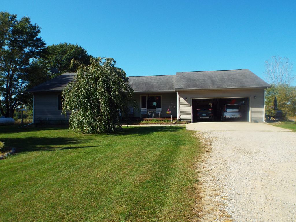 4100 S Williams Rd, Stockbridge, MI 49285