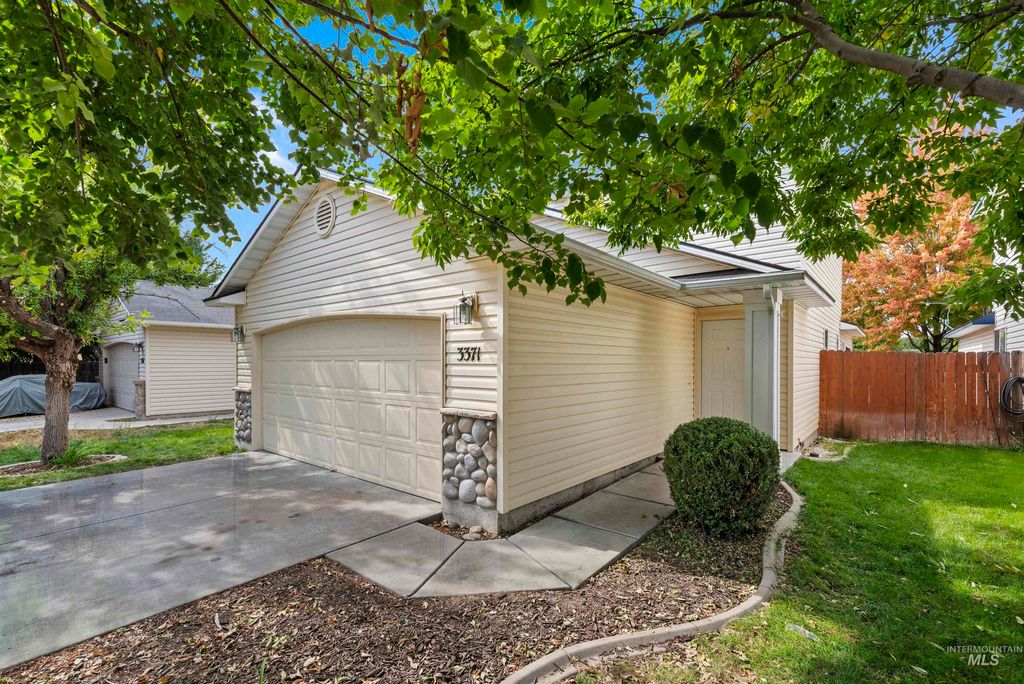 3371 W Wave Dr Meridian Id 83642 Trulia 3371 W Wave Dr Meridian Id 83642 Trulia, Hometown Garage Doors Faribault Mn
