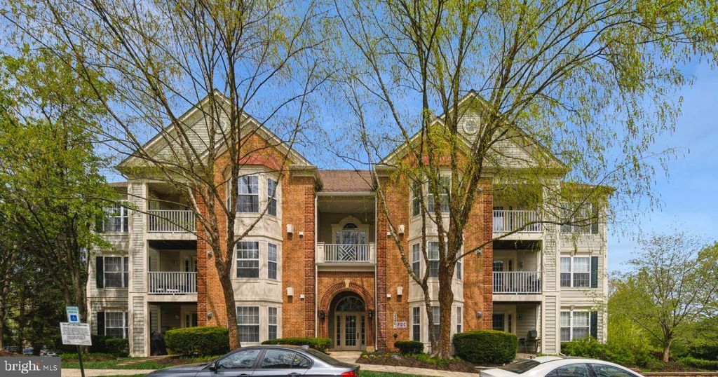 13401 Fountain Club Dr #14202, Germantown, MD 20874