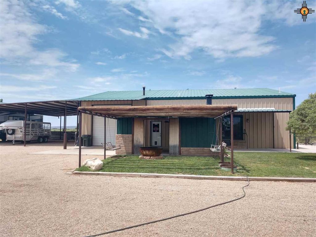 3412 Hidalgo Rd, Carlsbad, NM 88220