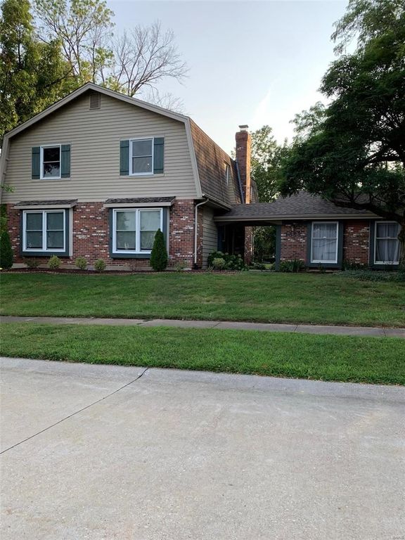 1853 Rockmoor Dr, Chesterfield, MO 63017