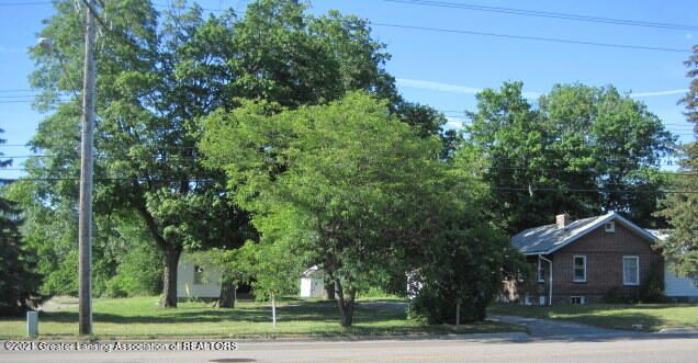 1323 E Willoughby Rd, Lansing, MI 48911