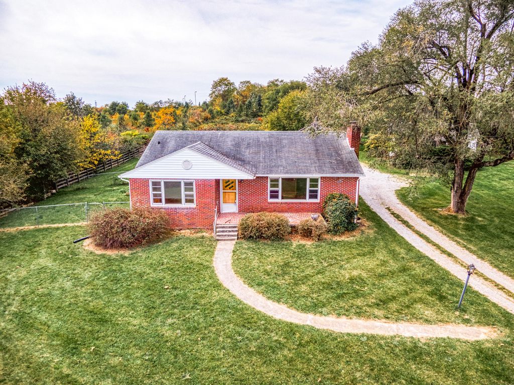 1200 Buffalo Dr, Christiansburg, VA 24073