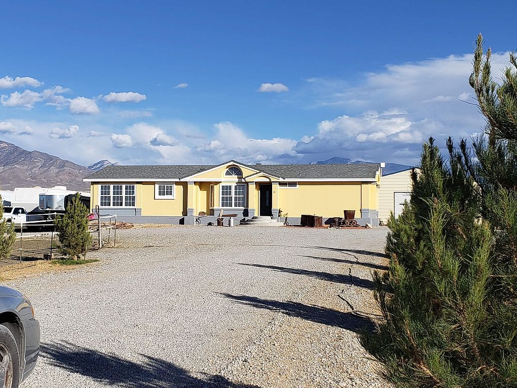2591 Helicopter Ave, Pahrump, NV 89060