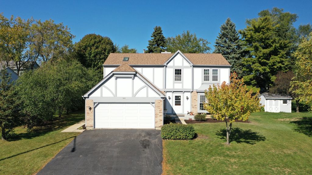 740 Edelweiss Dr, Lake Zurich, IL 60047
