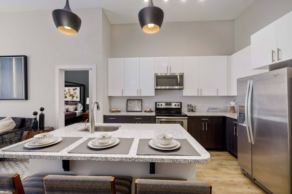 616 Oberlin Rd, Raleigh, NC 27605
