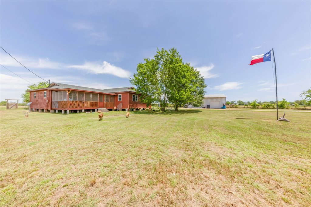 5169 Mike Poe Dr, Bedias, TX 77831