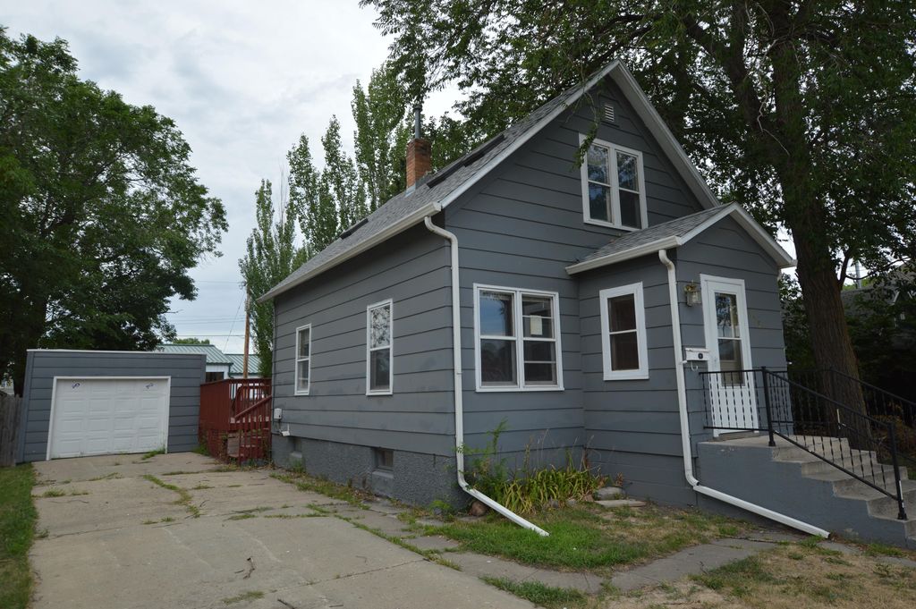 215 N 1st St, Aberdeen, SD 57401