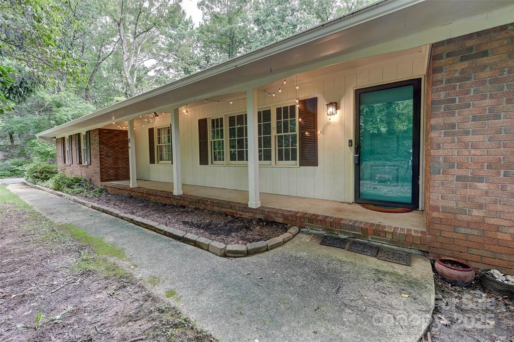 8 Mayfair Dr, Candler, NC 28715