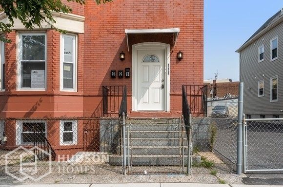 111 Park Ave #1, Newark, NJ 07104