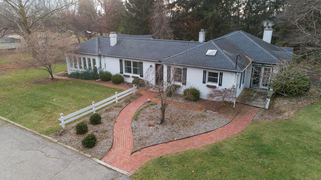 9538 E De Ave, Richland, MI 49083
