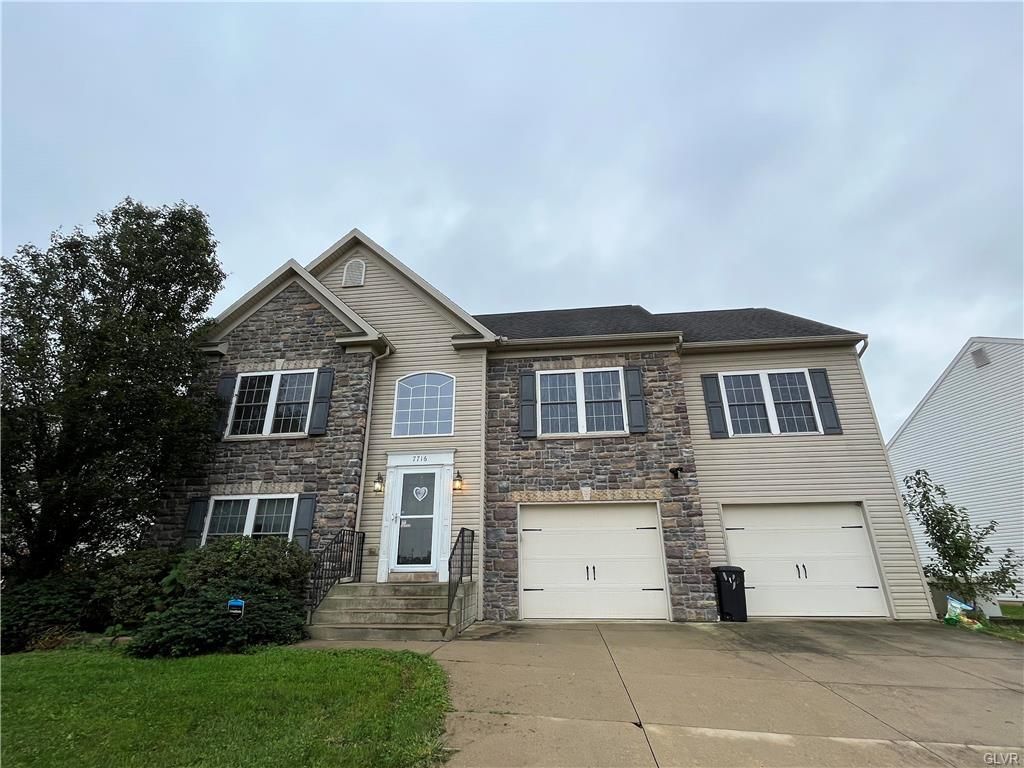7716 Scenic View Dr, Macungie, PA 18062