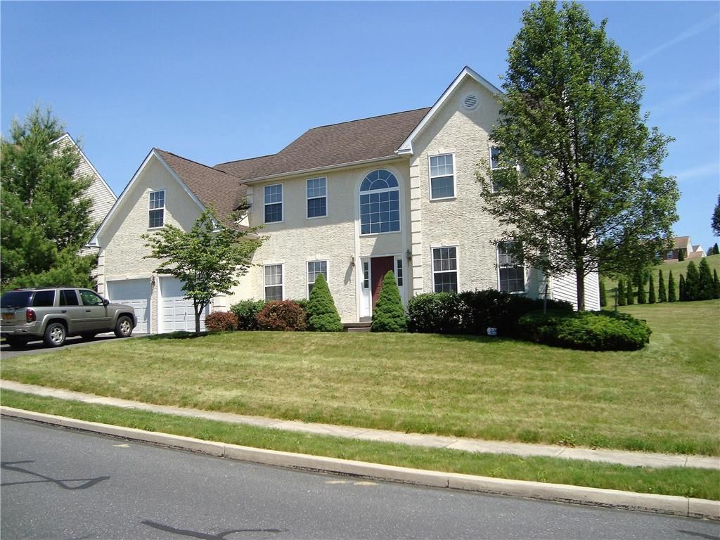 129 Walker Dr, Northampton, PA 18067