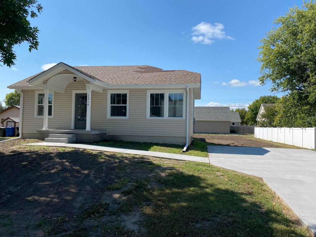 1214 C Ave, Kearney, NE 68847
