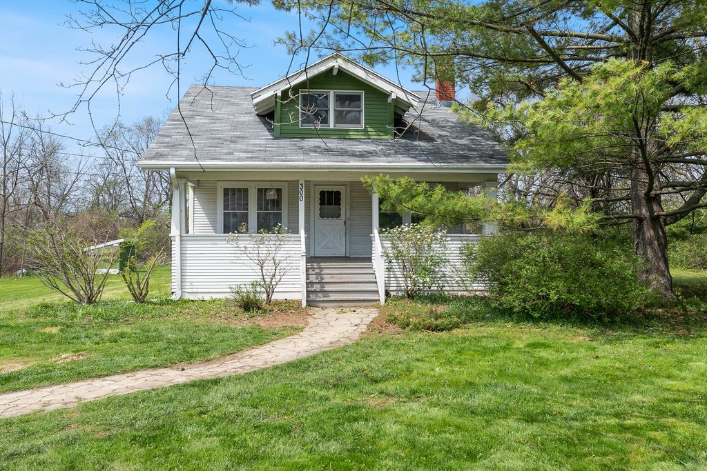 300 Geneva Rd, Glen Ellyn, IL 60137