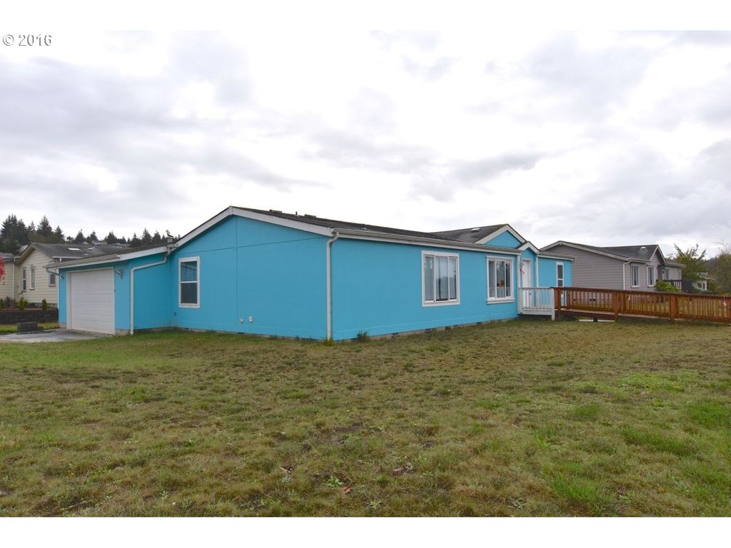 909 Blanco Ave, Coos Bay, OR 97420