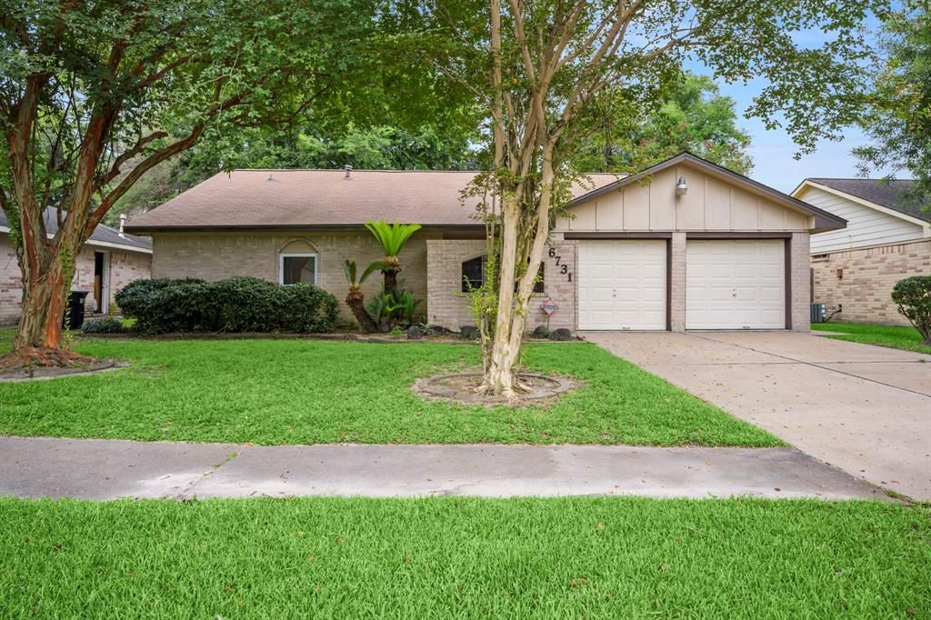 6731 Winding Trace Dr, Houston, TX 77086