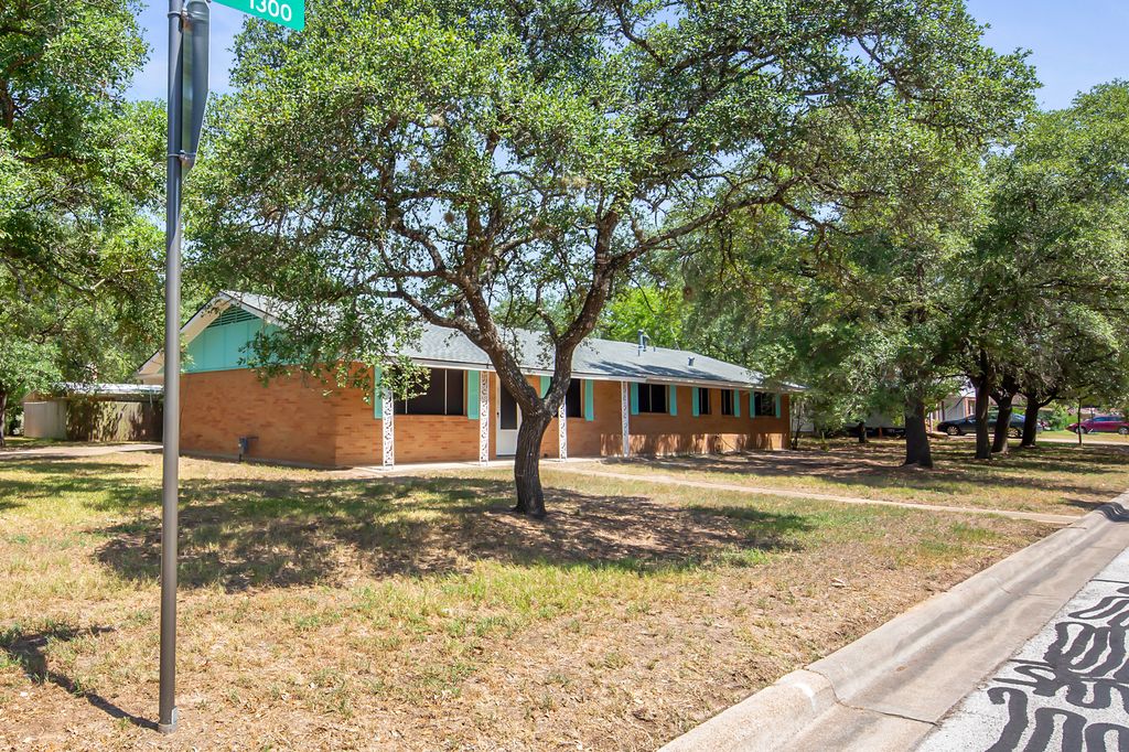 405 Glade St, College Station, TX 77840