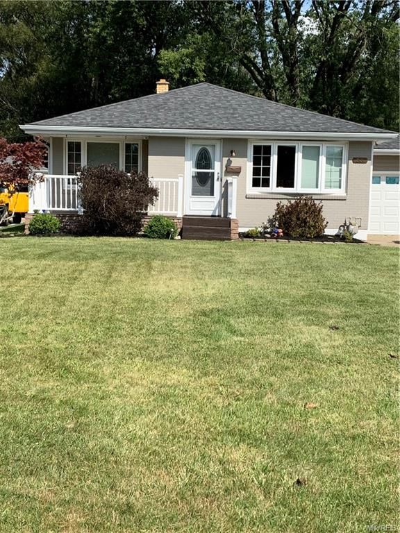 33 Arrowhead Dr, West Seneca, NY 14224