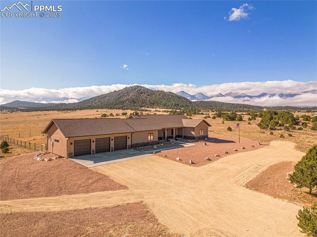 575 Round Up Rd, Westcliffe, CO 81252