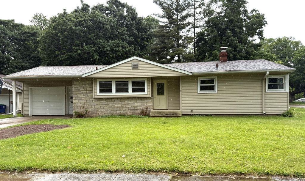 199 Anne St, Clintonville, WI 54929