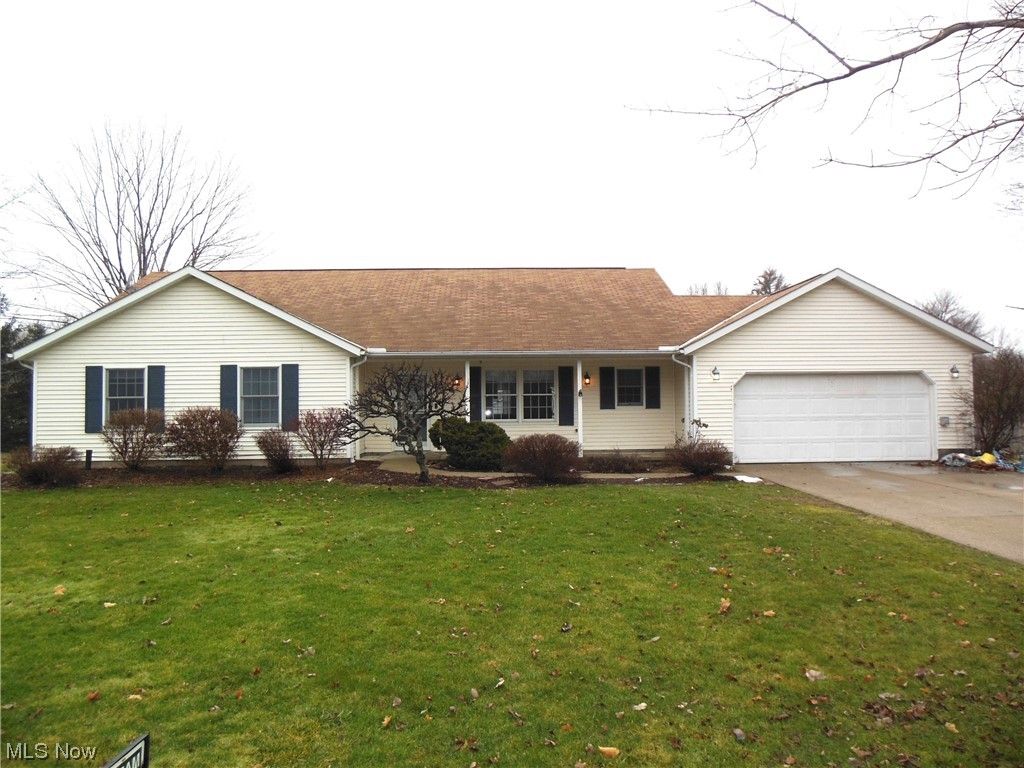 120 Deerfield Dr, Madison, OH 44057