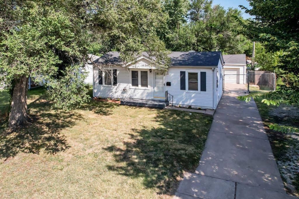 1620 E Funston St, Wichita, KS 67211