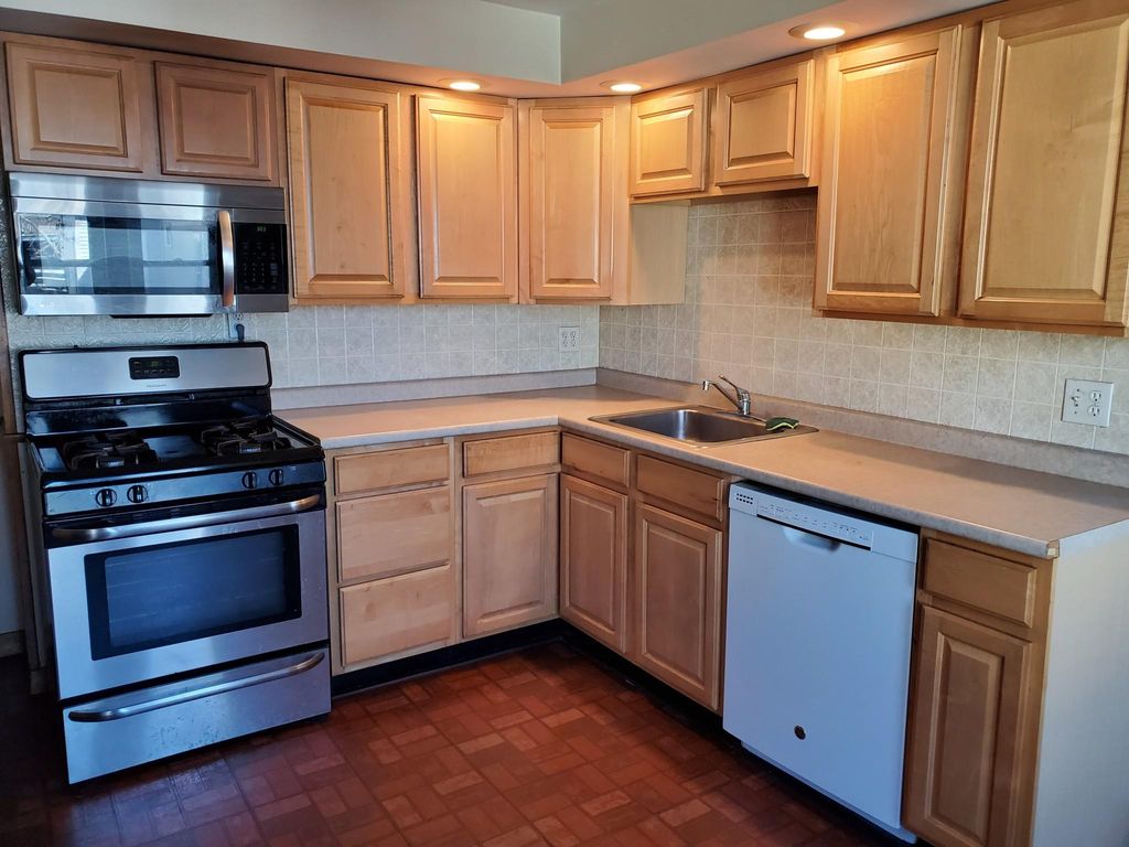 188 Adams St #B, Waltham, MA 02453