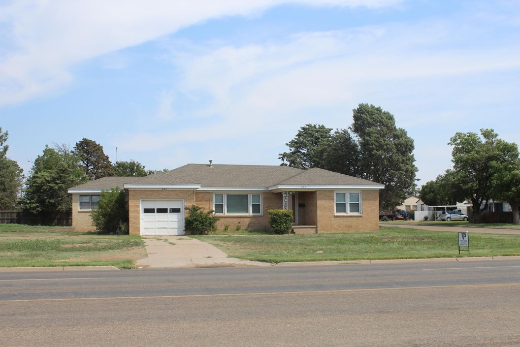 802 NW 6th St, Tulia, TX 79088
