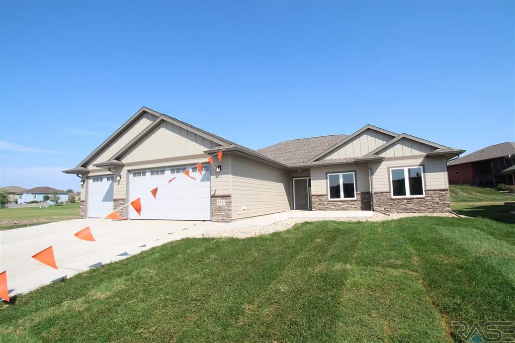 2512 E  Tranquility St, Sioux Falls, SD 57108