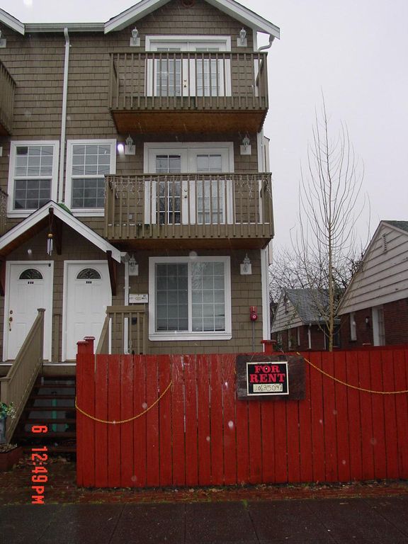 6574 5th Ave  NE, Seattle, WA 98115