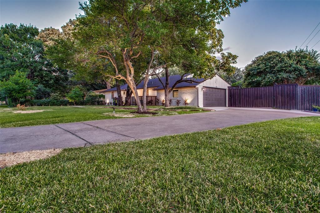 5806 Royal Crest Dr, Dallas, TX 75230