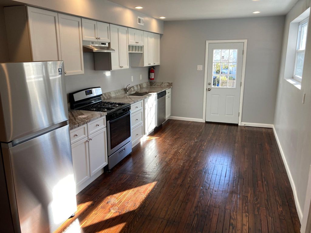 28 Locust St, Merchantville, NJ 08109