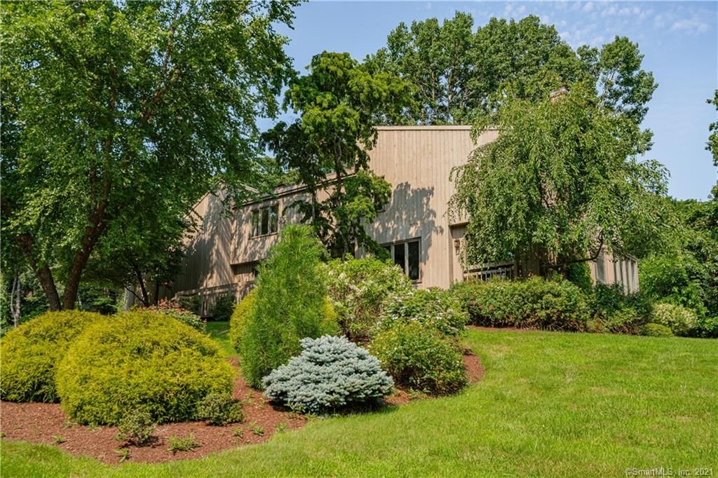 18 High Hill Rd, Bloomfield, CT 06002