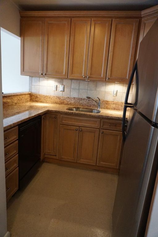 5050 Washington St #564, West Roxbury, MA 02132
