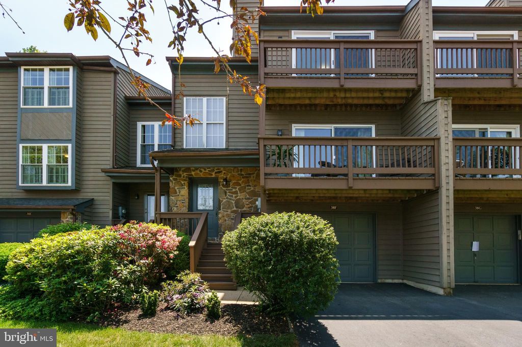 38 E  Chicopee Dr, Princeton, NJ 08540