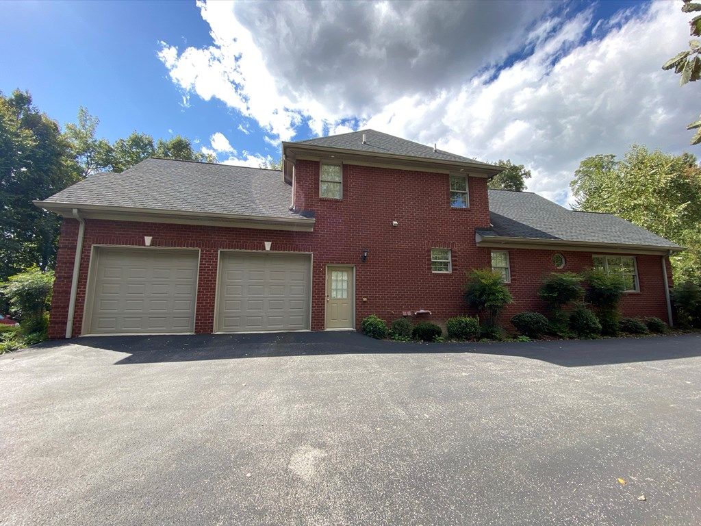 357 Winners Cir, Glasgow, KY 5 Bed, 4 Bath SingleFamily Home 57