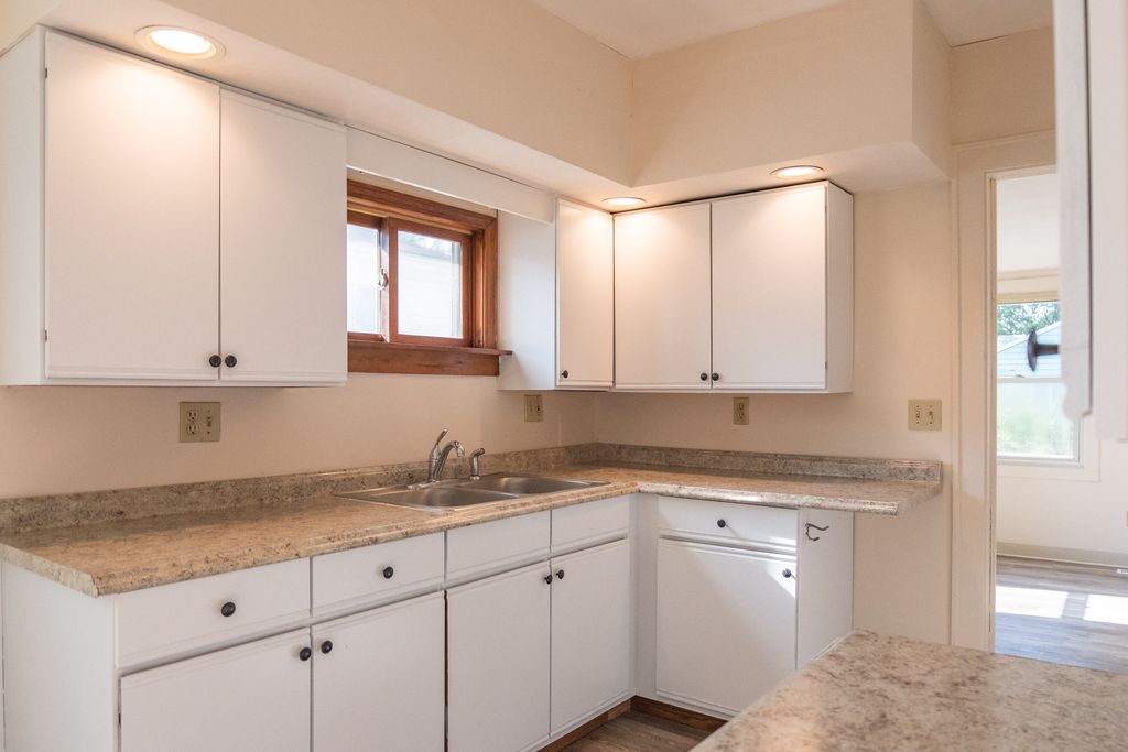 713 Jessop Ave, Lansing, MI 48910