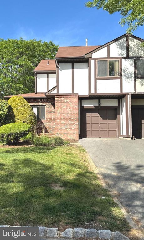2 Coventry Sq, Ewing, NJ 08628
