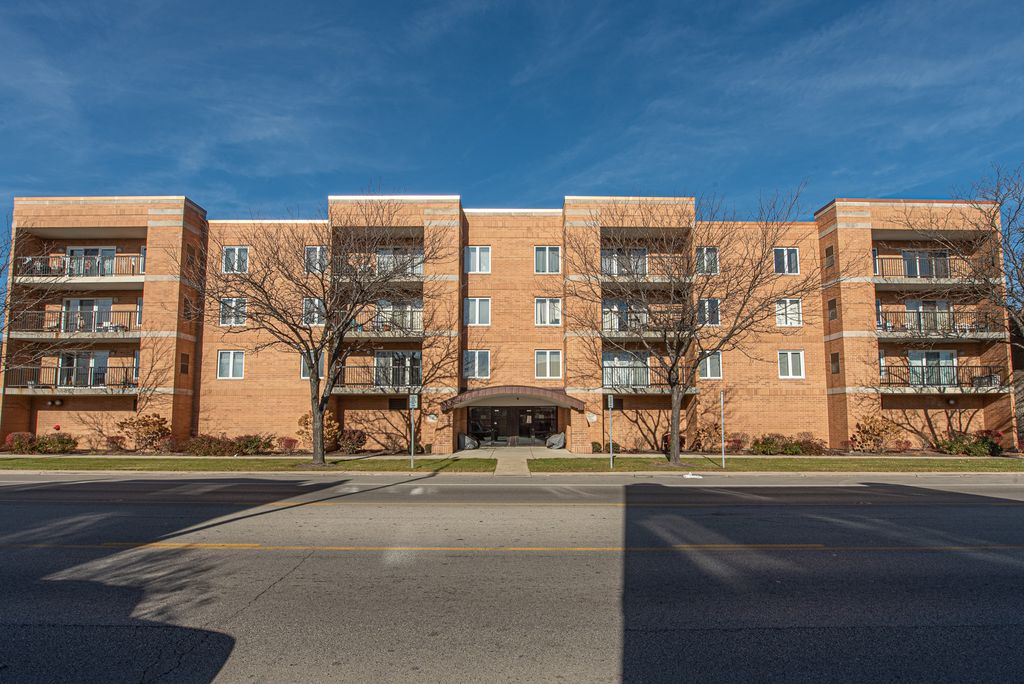 7414 W Irving Park Rd #301, Harwood Heights, IL 60706