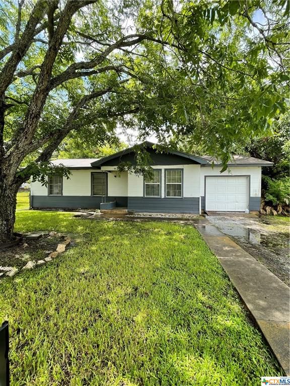 305 W Canal St, Bay City, TX 77414